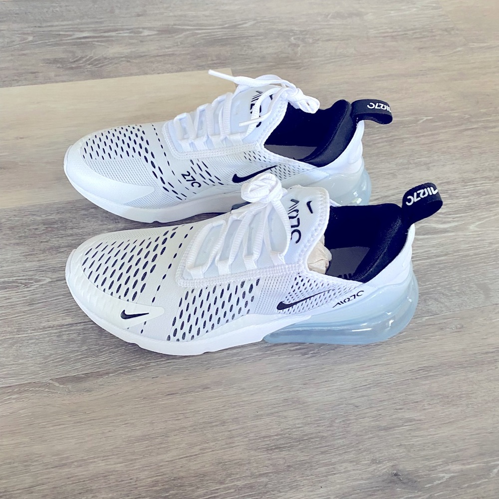 NWT W Air Max 270 size 10
